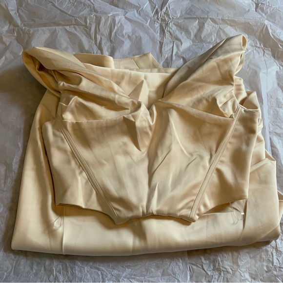 HOUSE OF CB ‘Silva’ Ivory Corset and ‘Annabelle’ Midi skirt set - Picture 2 of 7